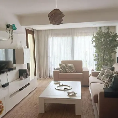 Merkezi, Sahile Yakin, Tum Daire... Defne Apartament
